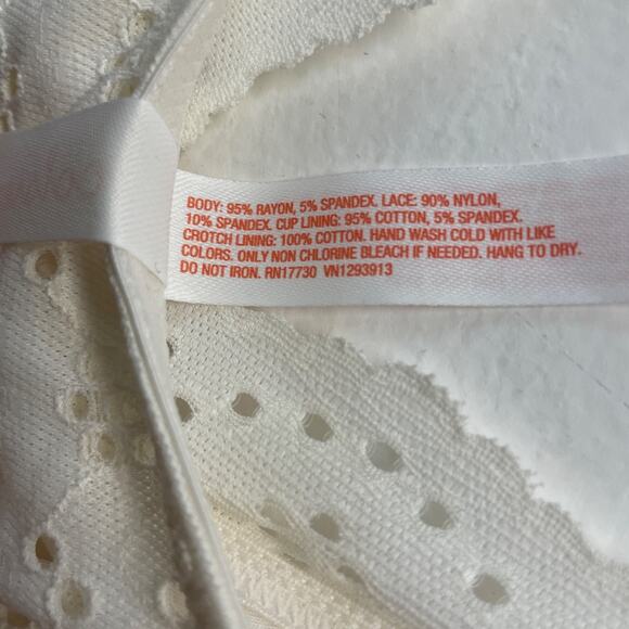 Colsie Womens White Eyelet Detail Soft Stretch Bodysuit Size S - Picture 5 of 6